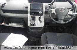 toyota voxy 2007 NIKYO_RN52424