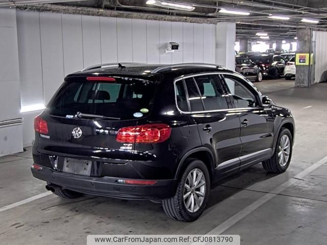 volkswagen tiguan 2016 -VOLKSWAGEN--VW Tiguan WVGZZZ5NZGW003879---VOLKSWAGEN--VW Tiguan WVGZZZ5NZGW003879- image 2