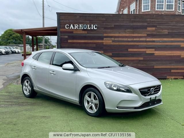 volvo v40 2016 GOO_JP_700040317230250510001 image 1