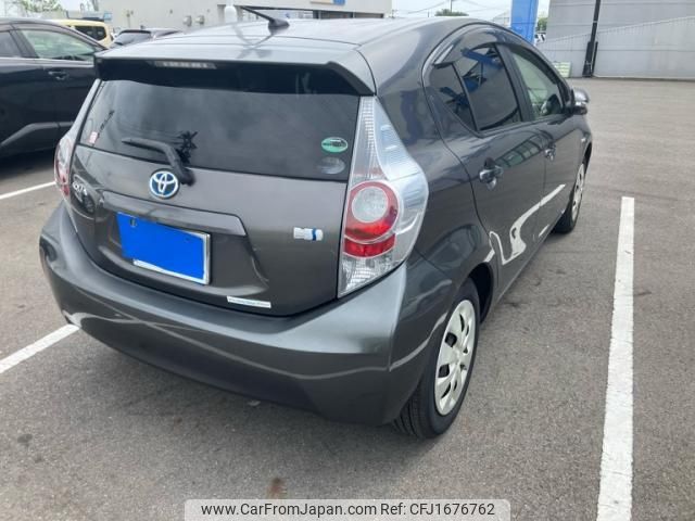 toyota aqua 2014 CFJ1676762 image 2
