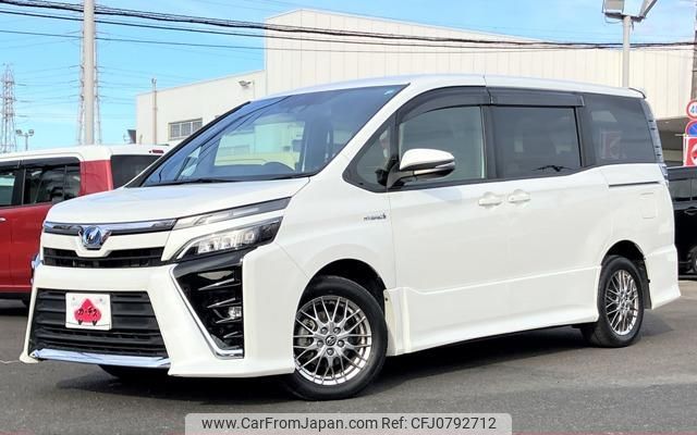 toyota voxy 2017 GOO_JP_700050301430250224012 image 1