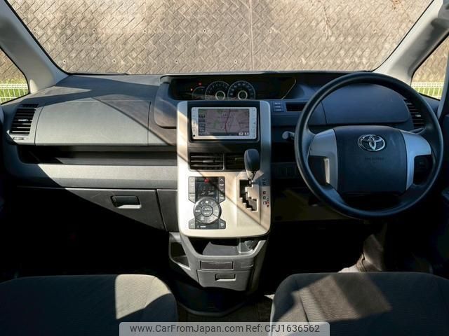 toyota voxy 2013 CFJ1636562 image 2