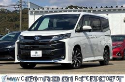 toyota noah 2023 quick_quick_6AA-ZWR90W_ZWR90-0076143