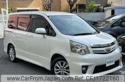 toyota noah 2013 CFJ1722160