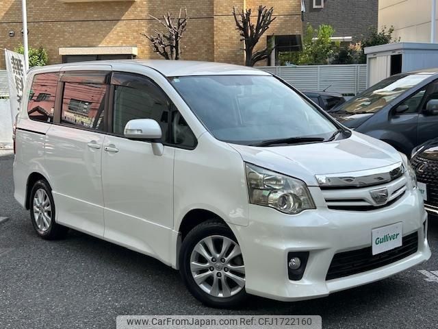 toyota noah 2013 CFJ1722160 image 1