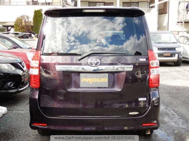 toyota noah 2011 TE3990 image 1