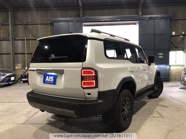toyota land-cruiser-wagon 2024 CFJ1811311 image 2
