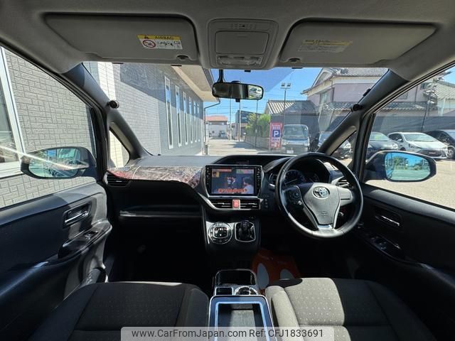 toyota voxy 2015 CFJ1833691 image 2