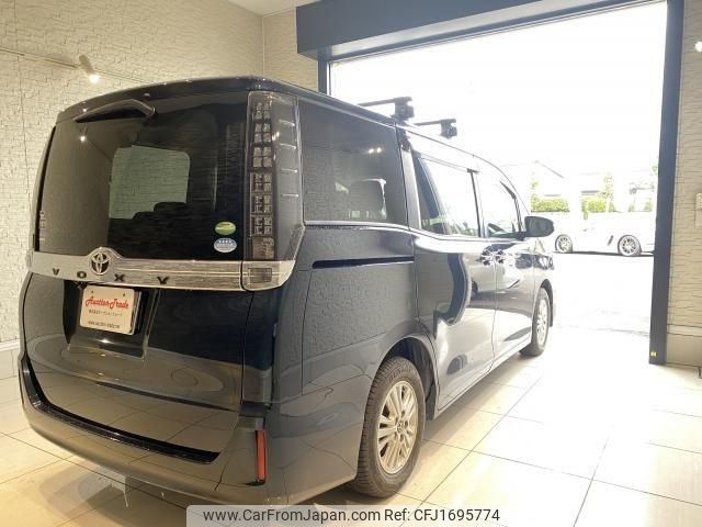toyota voxy 2017 CFJ1695774 image 2