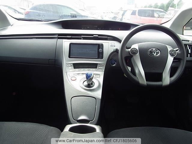 toyota prius 2014 CFJ1805606 image 2