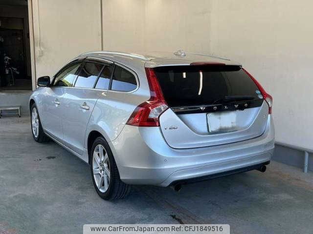 volvo v60 2014 CFJ1849516 image 2