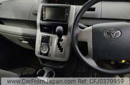 toyota noah 2007 NIKYO_GH89470