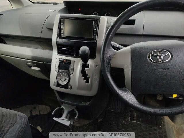 toyota noah 2007 NIKYO_GH89470 image 1