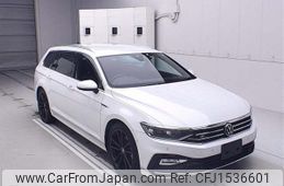 volkswagen passat-variant 2022 CFJ1536601