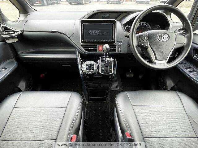 toyota voxy 2016 504928-929757 image 1