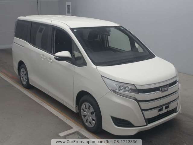 2017 Toyota Noah DBA-ZRR80G - Car Price $9,499