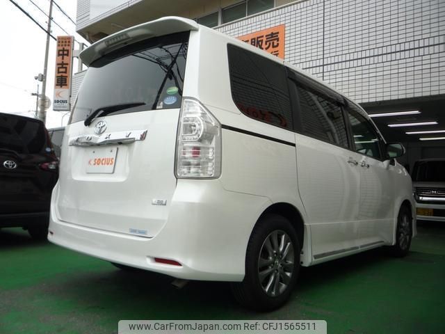 toyota voxy 2012 CFJ1565511 image 2