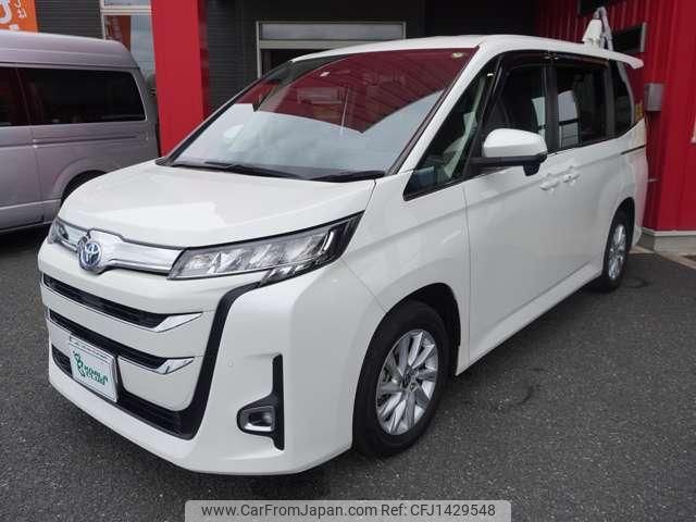 toyota noah 2022 quick_quick_6AA-ZWR90W_ZWR90-0032611 image 1