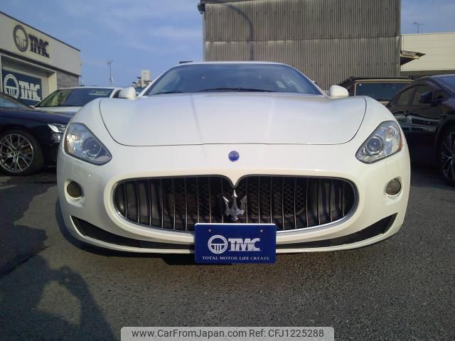 maserati granturismo 2008 quick_quick_MGT_ZAMGH45J000040532 image 2