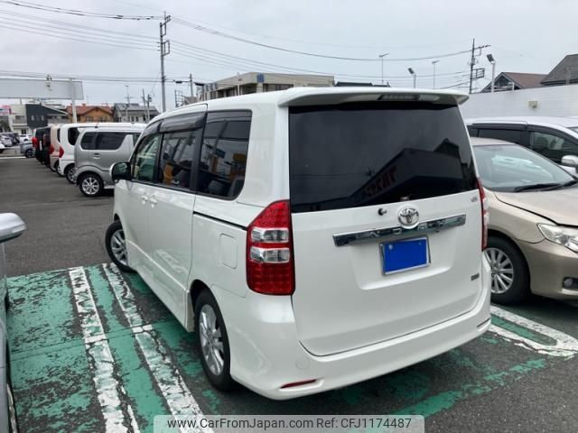 toyota noah 2011 -TOYOTA--Noah DBA-ZRR70W--ZRR70-0425175---TOYOTA--Noah DBA-ZRR70W--ZRR70-0425175- image 2