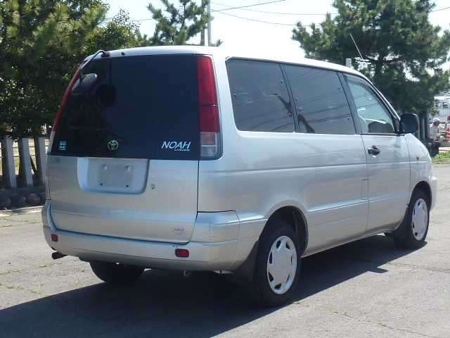 2000 Toyota Townace Noah SR40G 2WD - Car Price $2,308