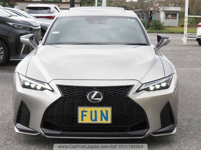 lexus is 2022 CFJ1789503 image 2