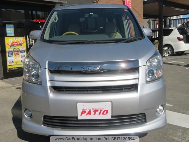 toyota noah 2010 GOO_JP_700055065930201110001 image 2