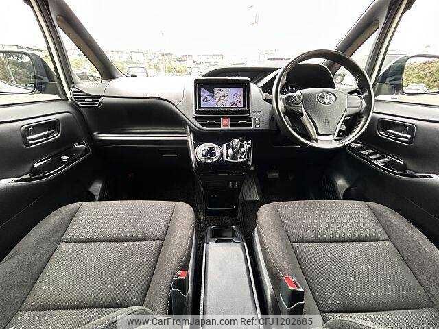 toyota noah 2018 504928-929779 image 1