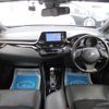 toyota c-hr 2017 quick_quick_DAA-ZYX10_ZYX10-2025388 image 3