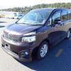 toyota voxy 2010 504928-250213120133 image 2