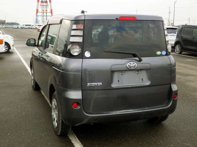 toyota sienta 2010 No.11652 image 2