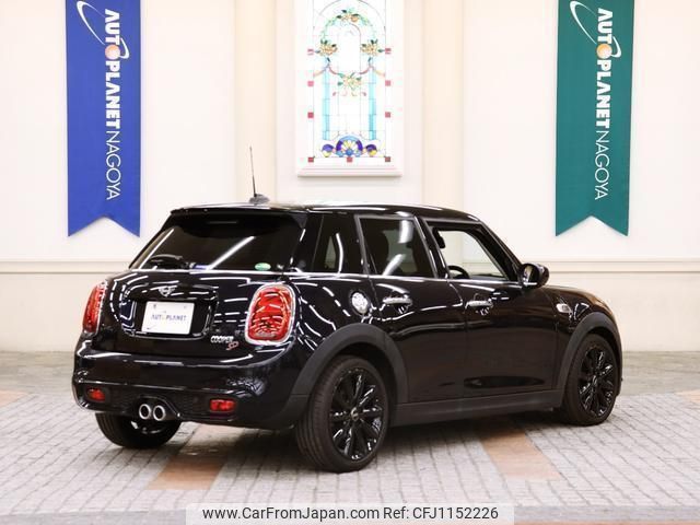mini mini-others 2021 quick_quick_3DA-XV20MW_WMWXV520602N23518 image 2