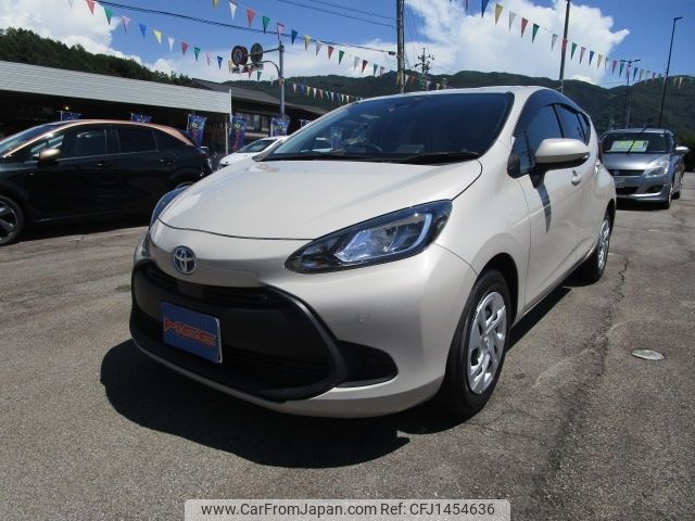 toyota aqua 2022 -TOYOTA--AQUA 6AA-MXPK11--MXPK11-2074541---TOYOTA--AQUA 6AA-MXPK11--MXPK11-2074541- image 1
