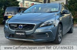 volvo v40 2013 CFJ1696325