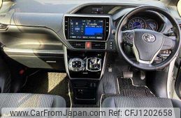 toyota voxy 2018 504928-929756