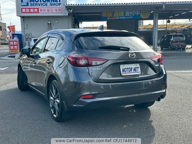 mazda axela 2017 CFJ1744912 image 2