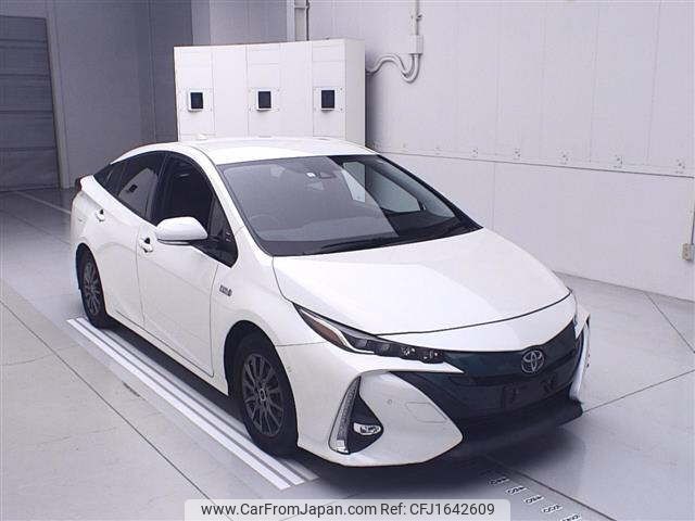 toyota prius-phv 2017 CFJ1642609 image 1