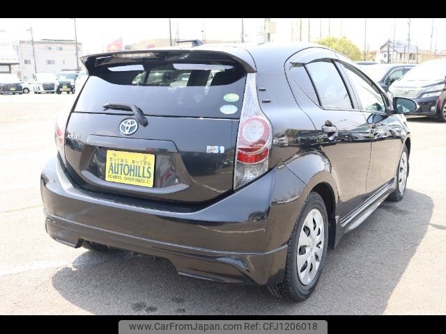 toyota aqua 2012 -TOYOTA--AQUA NHP10--6052817---TOYOTA--AQUA NHP10--6052817- image 2