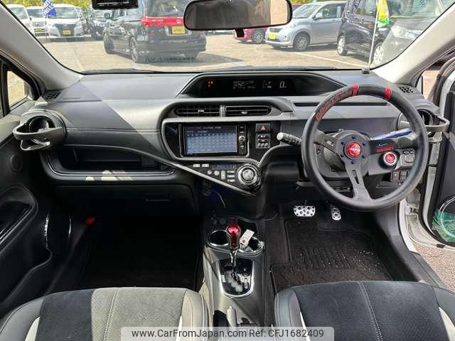 toyota aqua 2017 CFJ1682409 image 2