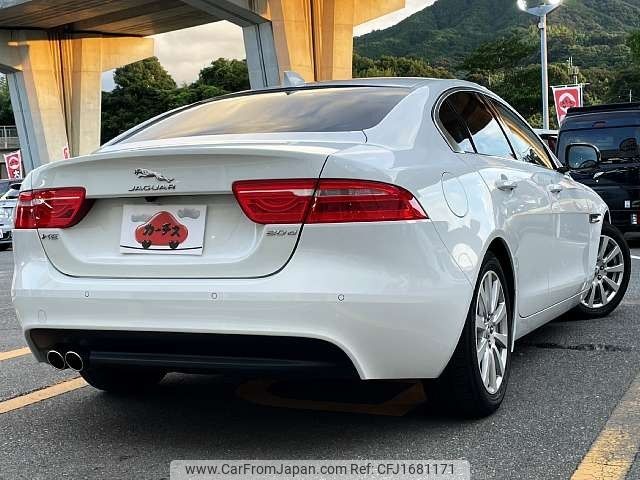 jaguar xe 2016 CFJ1681171 image 2