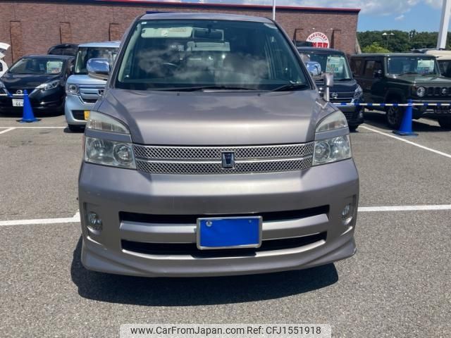 toyota voxy 2005 CFJ1551918 image 1