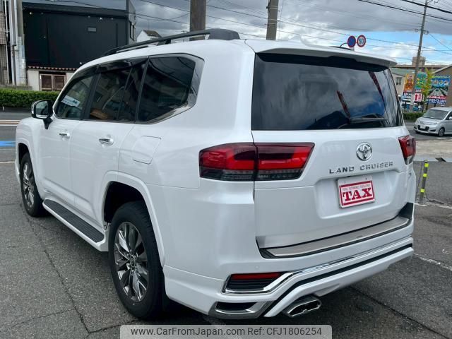 toyota land-cruiser 2024 CFJ1806254 image 2