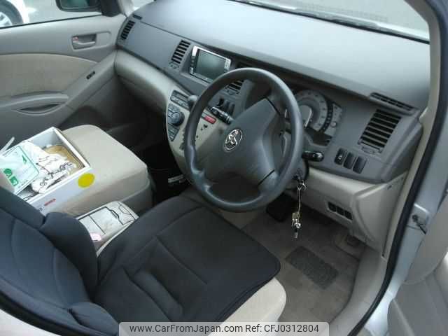 toyota isis 2005 TE1605 image 2