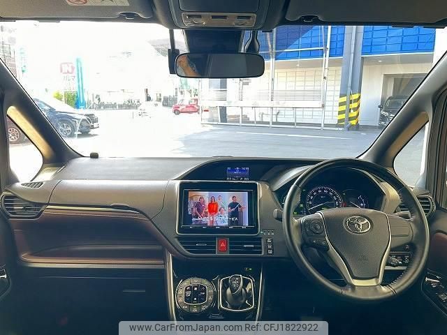 toyota esquire 2018 CFJ1822922 image 2
