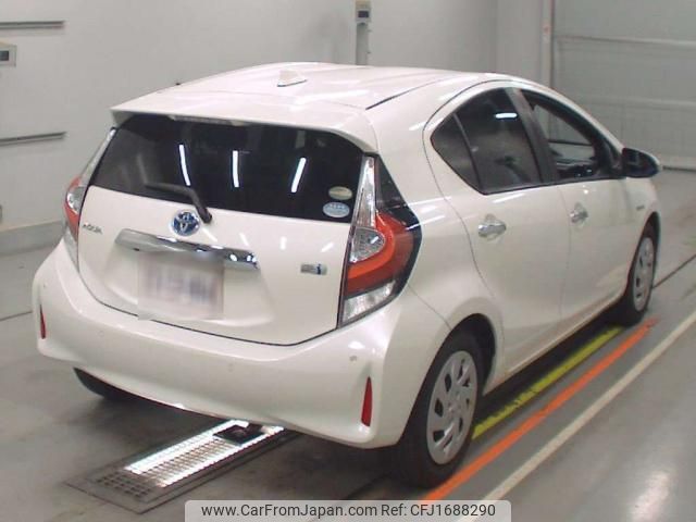 toyota aqua 2018 CFJ1688290 image 2