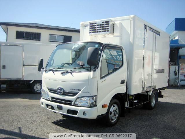 hino dutro 2017 CFJ9692317 image 1