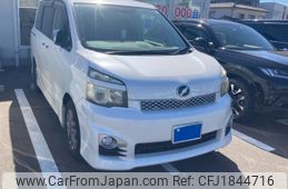 toyota voxy 2011 CFJ1844716