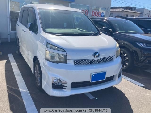toyota voxy 2011 CFJ1844716 image 1