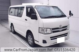 toyota regiusace-van 2013 CFJ1536420