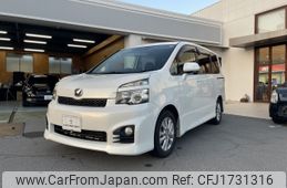 toyota voxy 2012 CFJ1731316